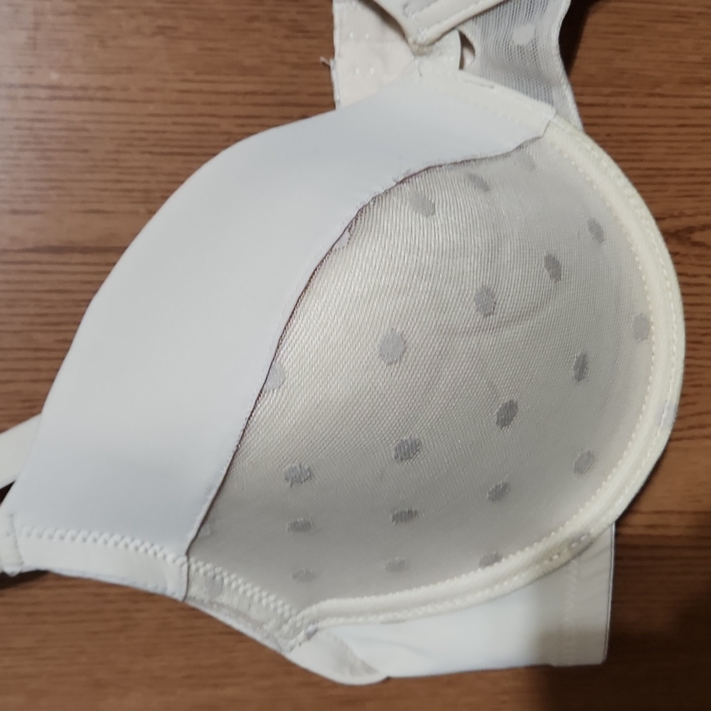 Bras - Picture 8 of 12